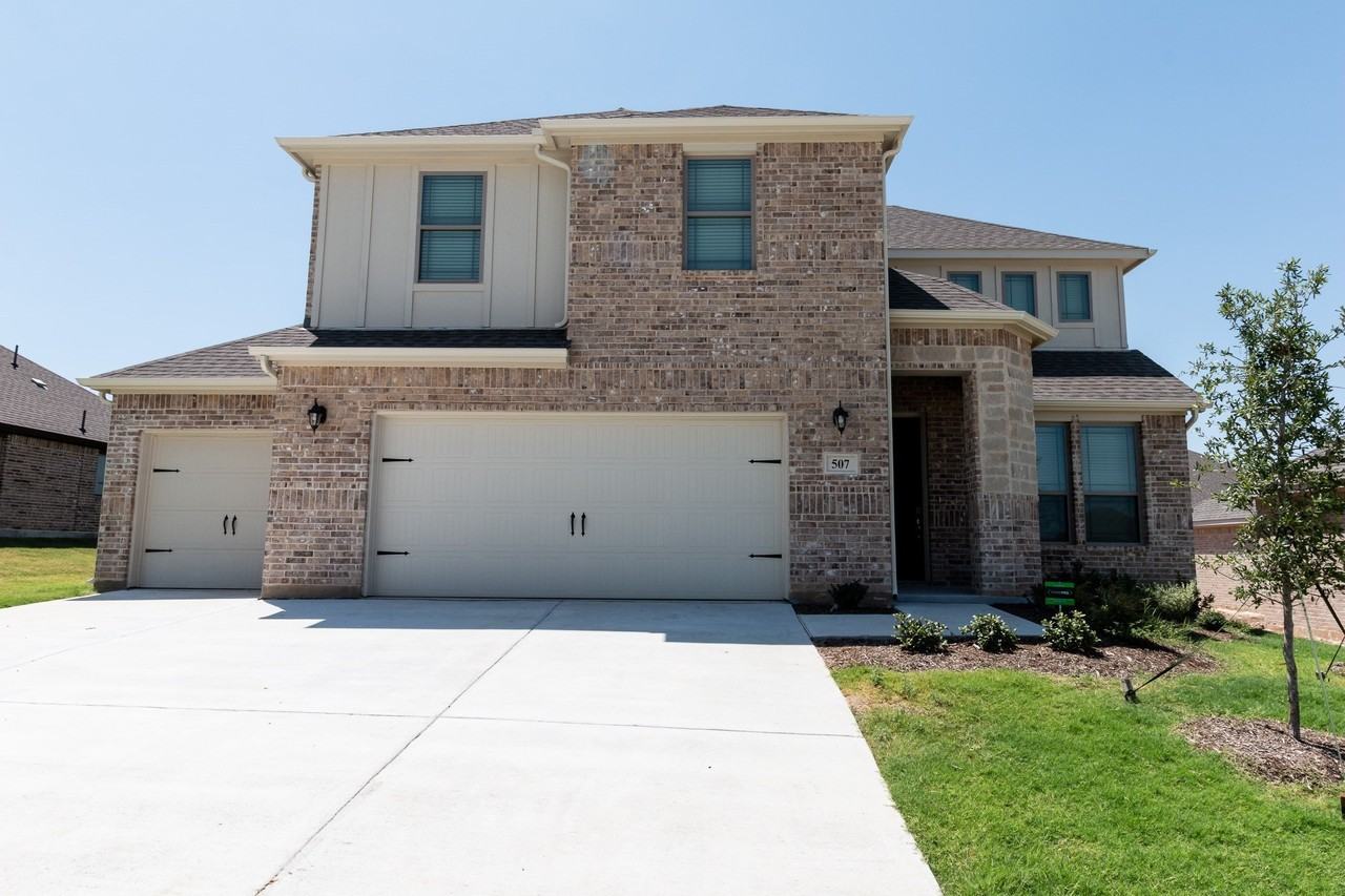 507 Reatta Dr - Photo 3 of 40