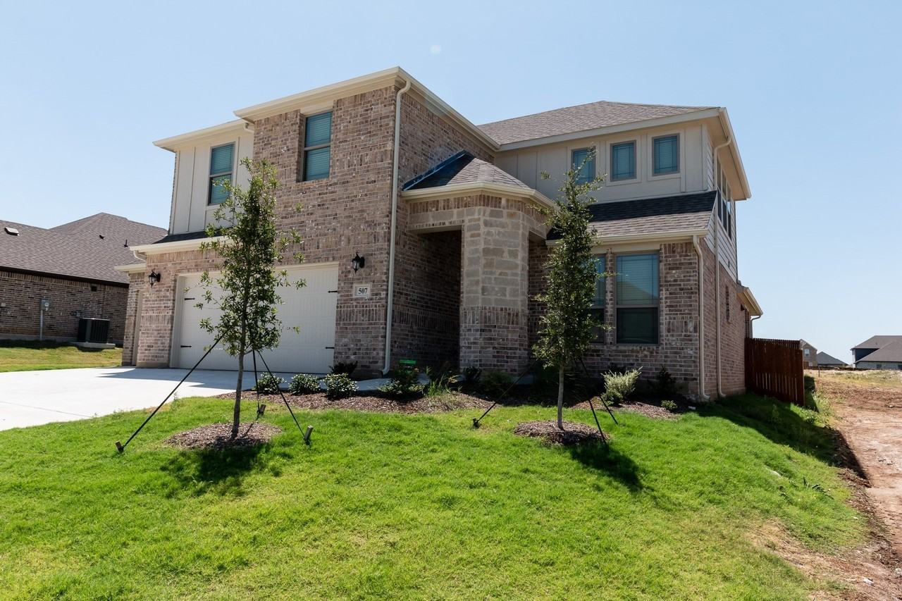 507 Reatta Dr - Photo 4 of 40