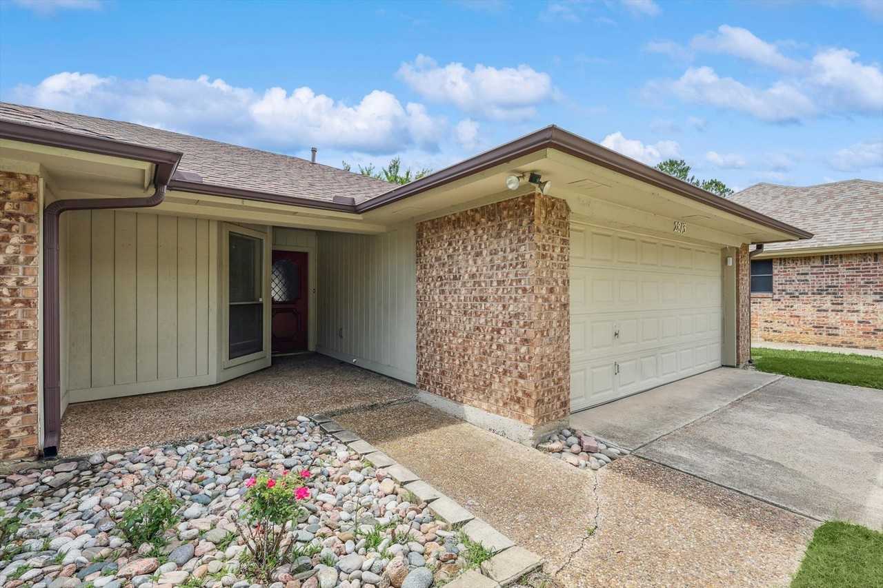 2813 Cripple Creek Trl - Photo 2 of 25