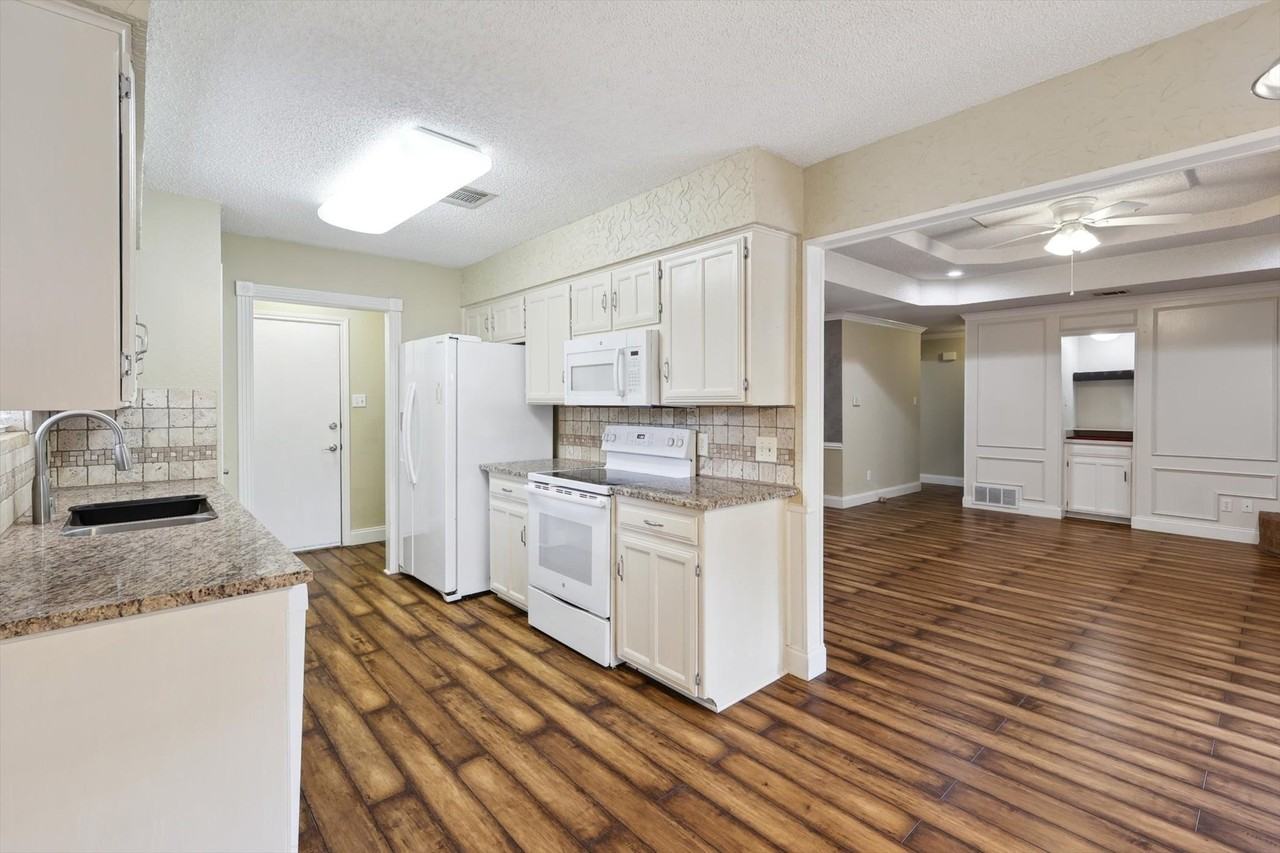 2813 Cripple Creek Trl - Photo 7 of 25