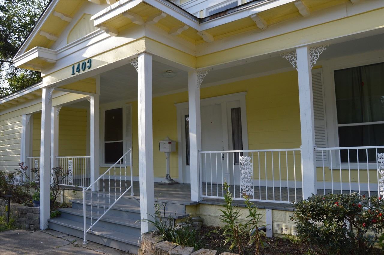 1403 Bonham St - Photo 2 of 31