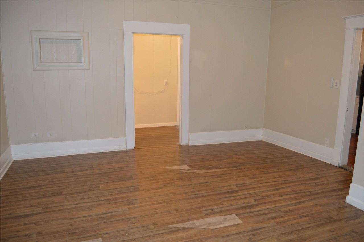 1403 Bonham St - Photo 4 of 31