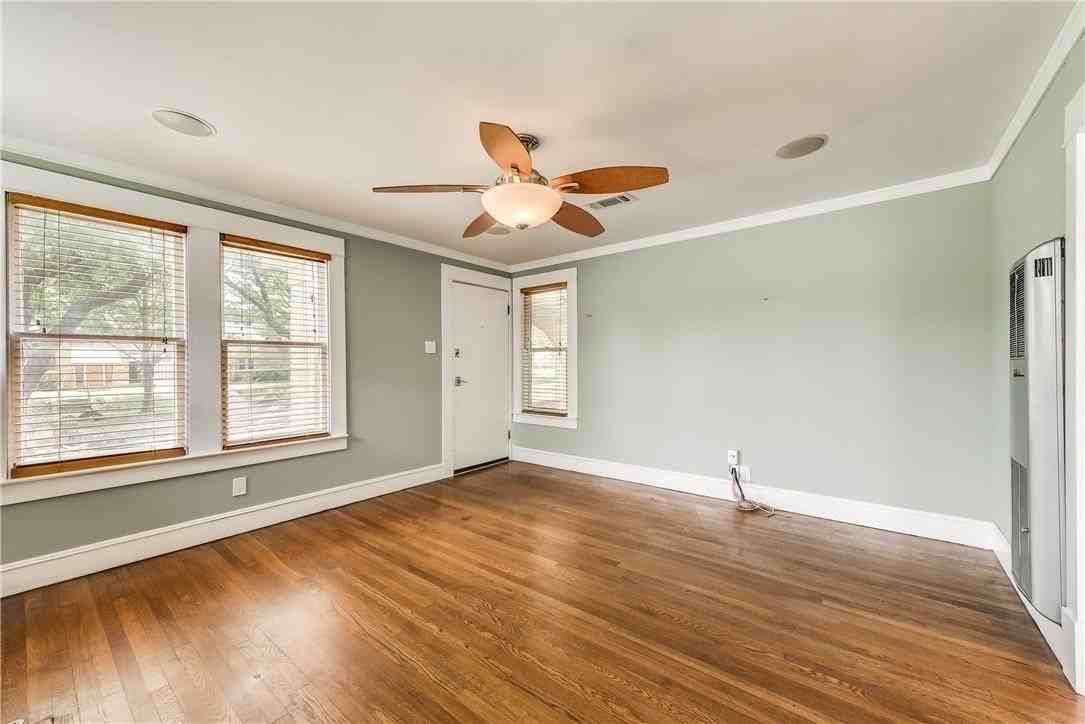 1423 Hollywood Ave - Photo 4 of 19