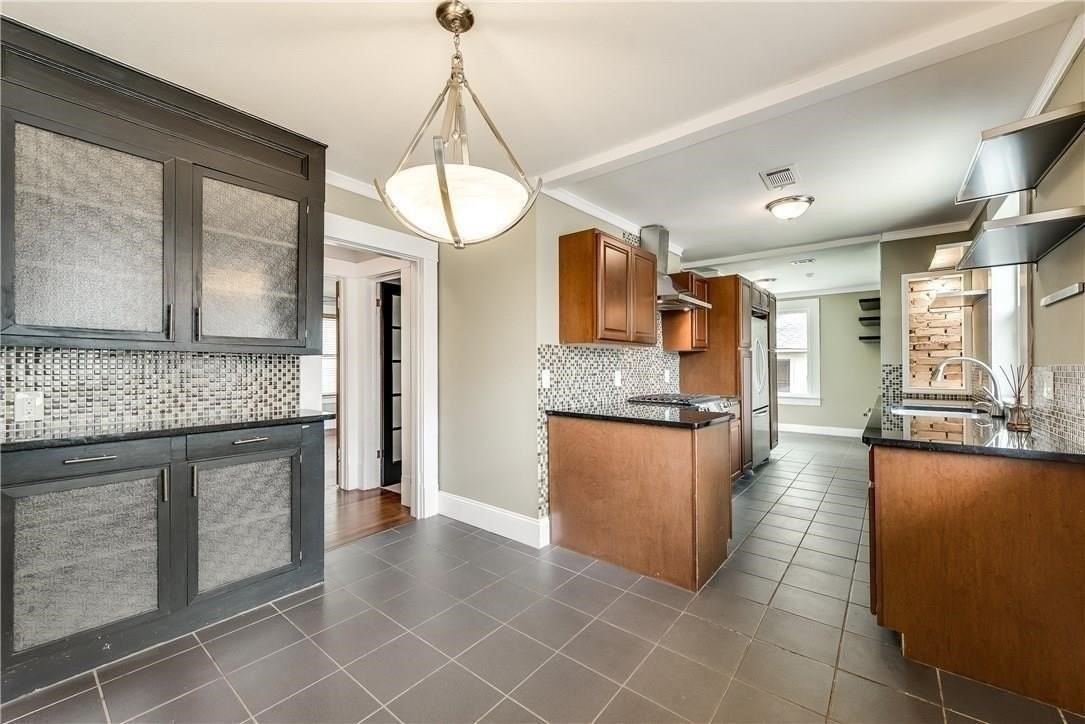 1423 Hollywood Ave - Photo 6 of 19
