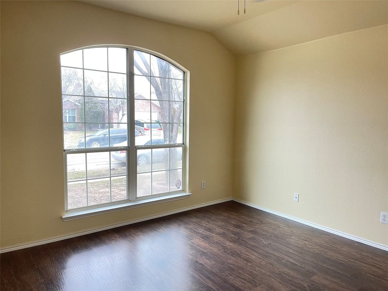 5548 Spring Ridge Dr - Photo 2 of 19