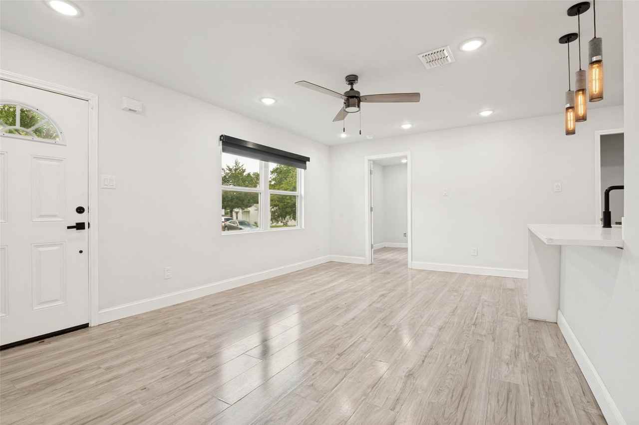1301 Cardinal St - Photo 6 of 25