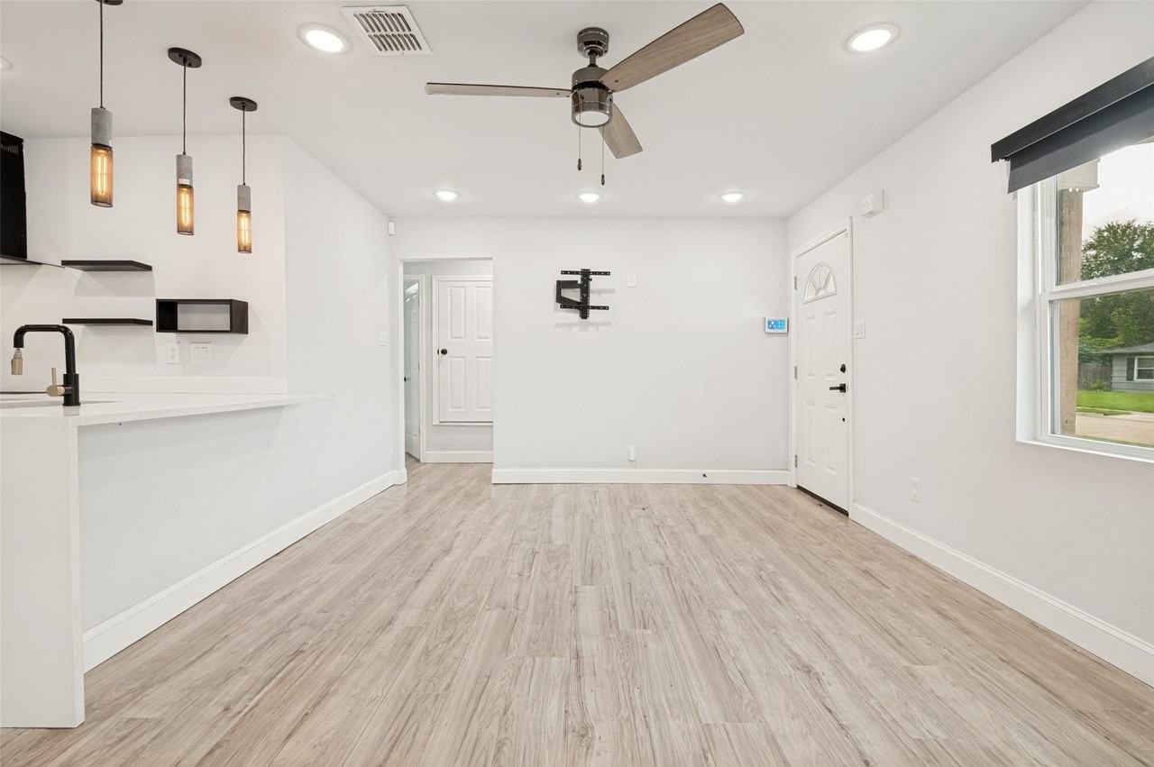 1301 Cardinal St - Photo 7 of 25