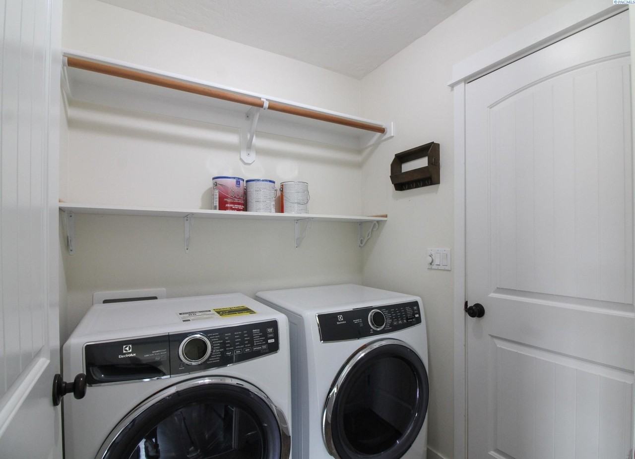 1204 9th St - Photo 2 of 20