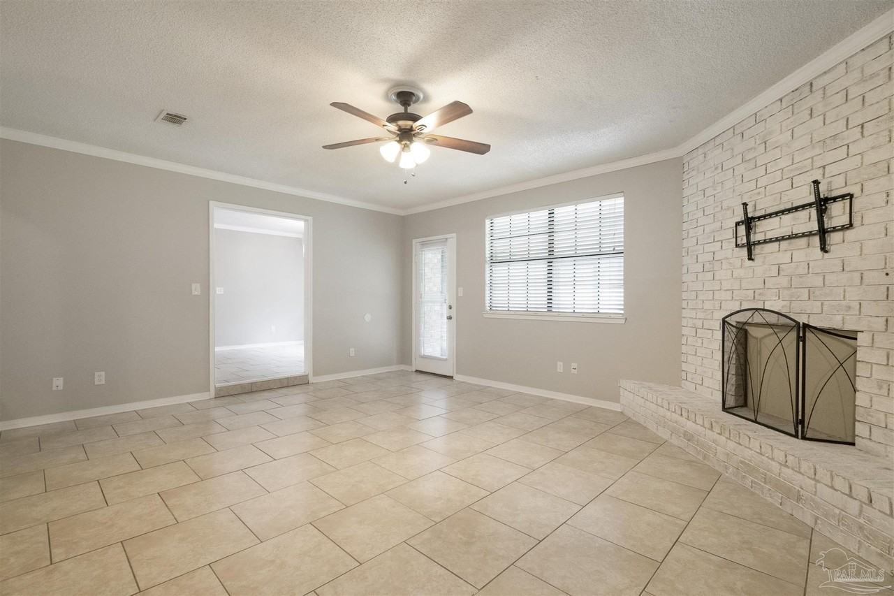 587 Bobwhite Dr - Photo 2 of 17