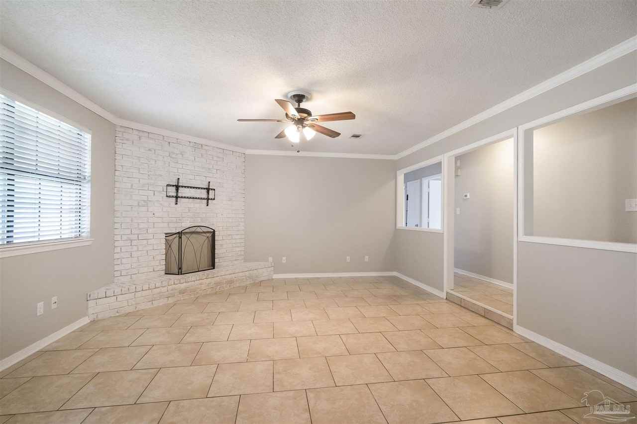 587 Bobwhite Dr - Photo 3 of 17