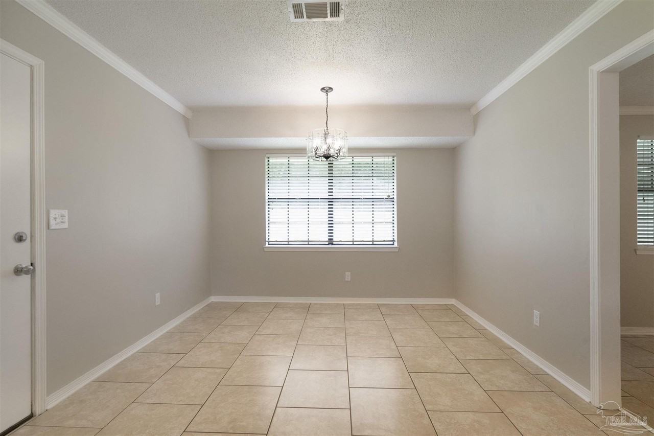 587 Bobwhite Dr - Photo 4 of 17
