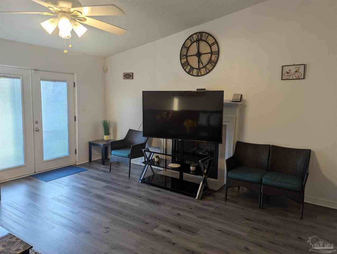4009 Shorewood Dr - Photo 4 of 31