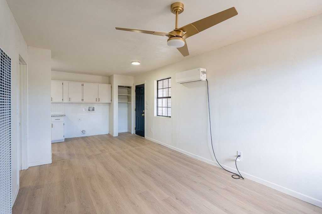 504 Howard Dr - Photo 7 of 22