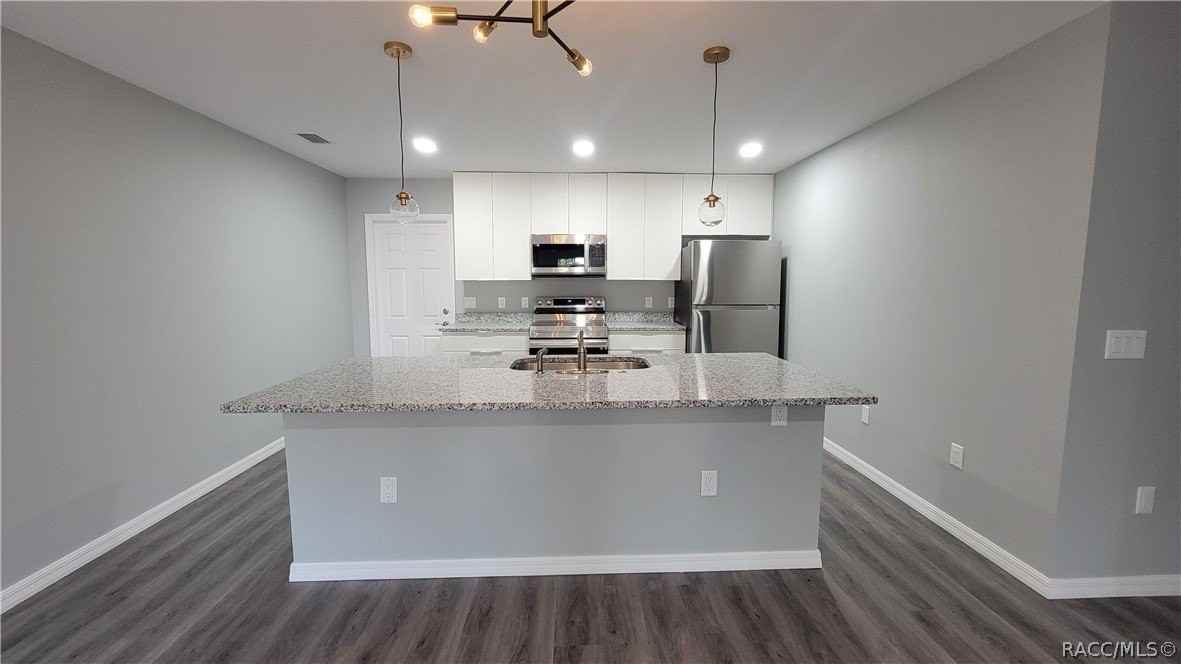1020 W Newbury St - Photo 4 of 12