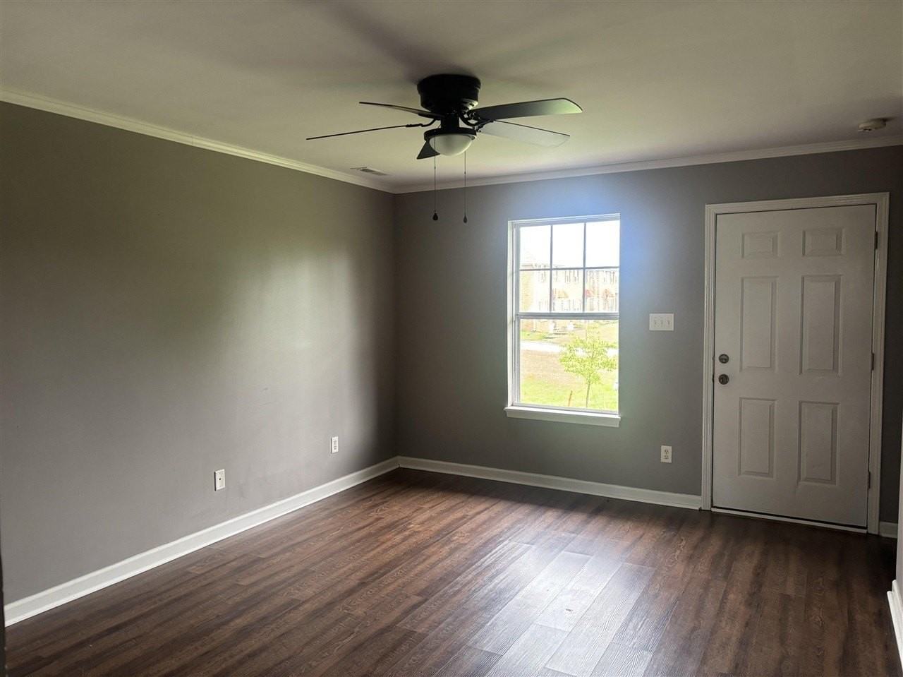 180 Coachman Ct - Photo 4 of 9