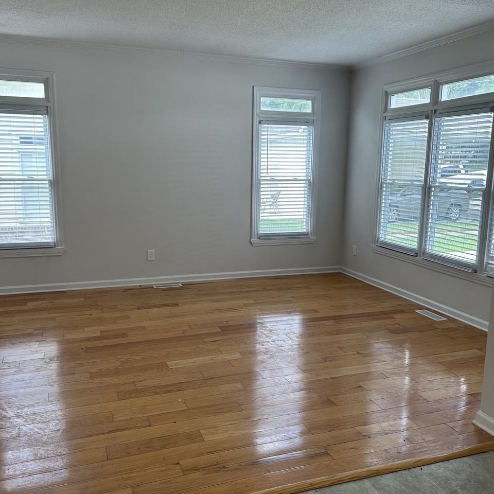 260 Grove Ave Nw - Photo 3 of 11