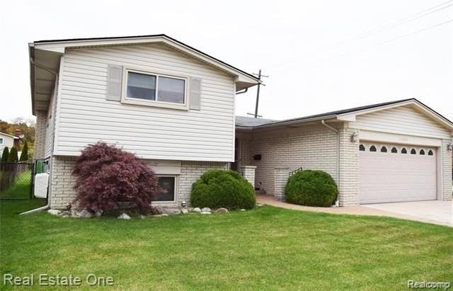 43608 Lombardy Dr - Photo 2 of 15
