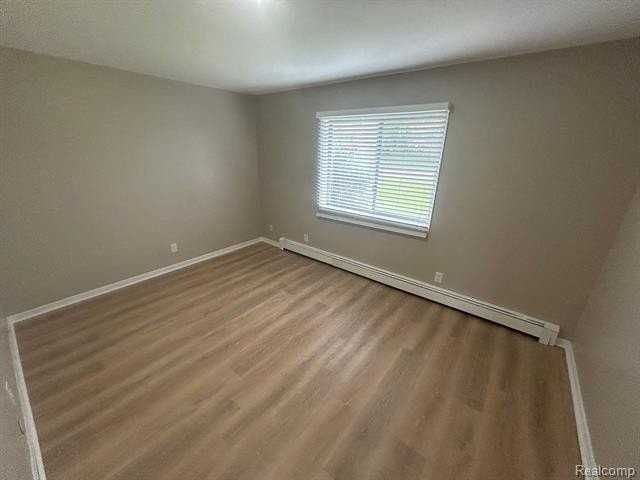 5272 Van Winkle St - Photo 5 of 10