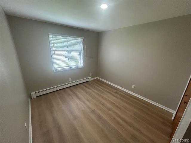 5272 Van Winkle St - Photo 6 of 10