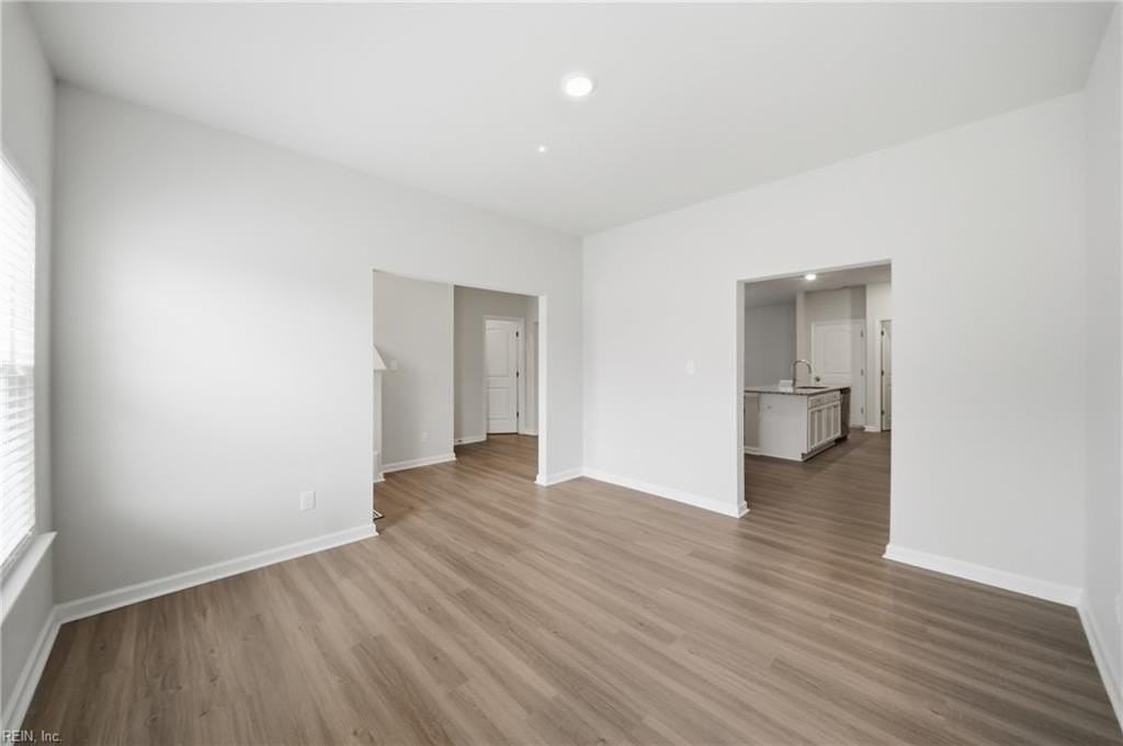 1009 Melbourne St - Photo 7 of 41