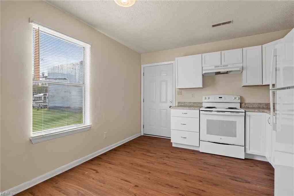 2344 Grandy Ave #B - Photo 3 of 17