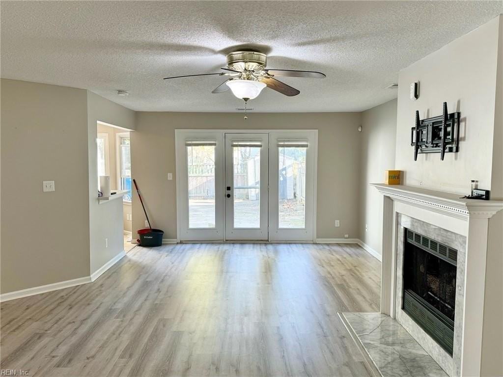 307 Esplanade Pl - Photo 3 of 27