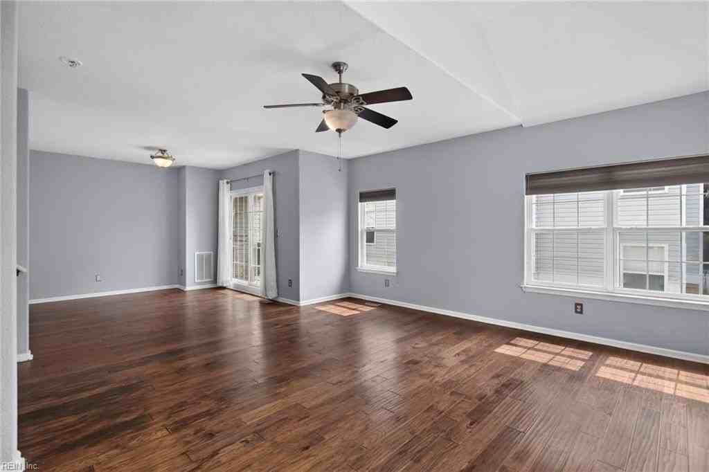 4823 Lake Dr - Photo 3 of 27