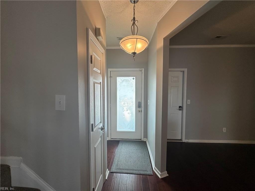 5042 Kemps Lake Dr - Photo 2 of 25