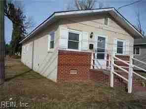 718 W Queen St - Photo 2 of 14