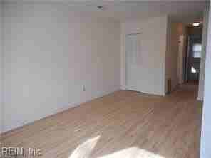 718 W Queen St - Photo 5 of 14