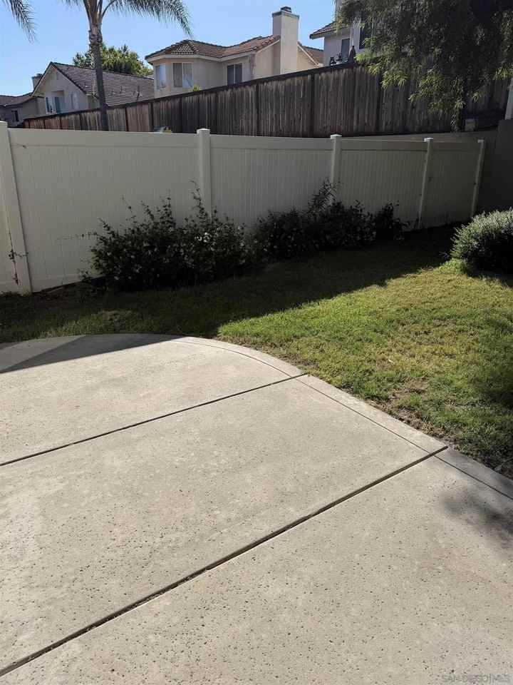 30204 Silver Ridge Ct - Photo 3 of 20