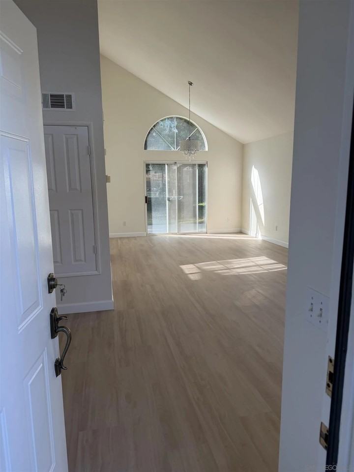 30204 Silver Ridge Ct - Photo 6 of 20
