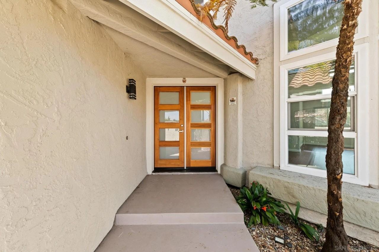 1068 Pacific Hill St - Photo 5 of 50