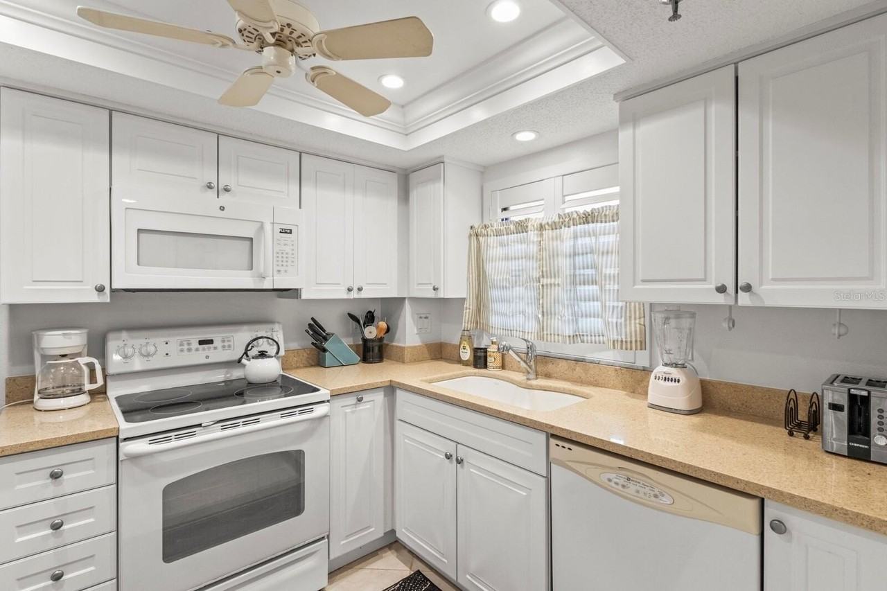 1001 Benjamin Franklin Dr #512 - Photo 6 of 27
