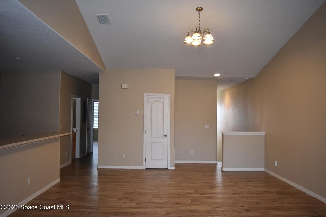 1040 Venetian Dr #203 - Photo 3 of 28