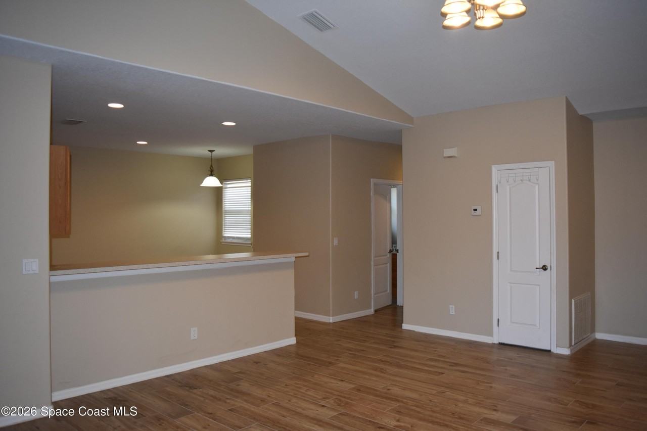 1040 Venetian Dr #203 - Photo 4 of 28