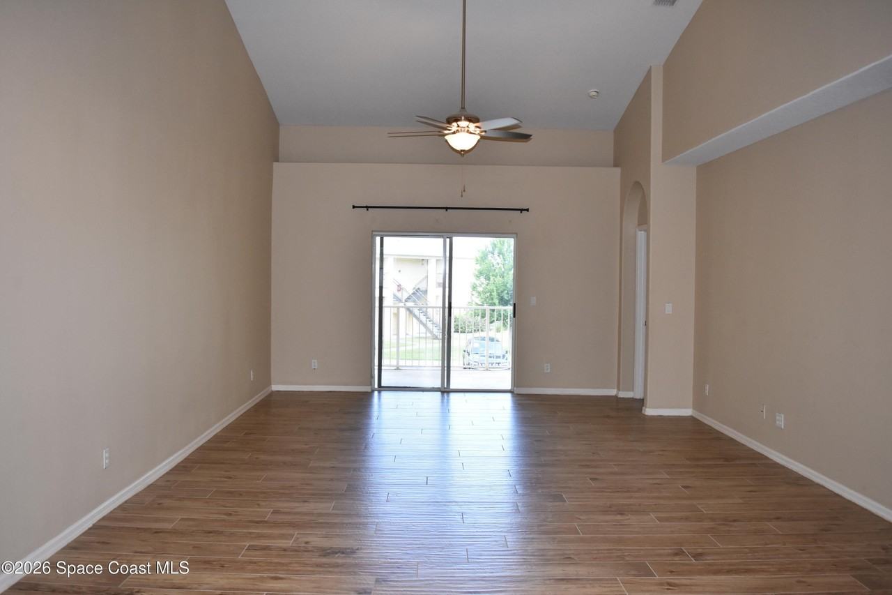 1040 Venetian Dr #203 - Photo 5 of 28