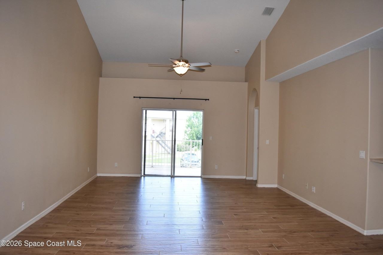 1040 Venetian Dr #203 - Photo 7 of 28