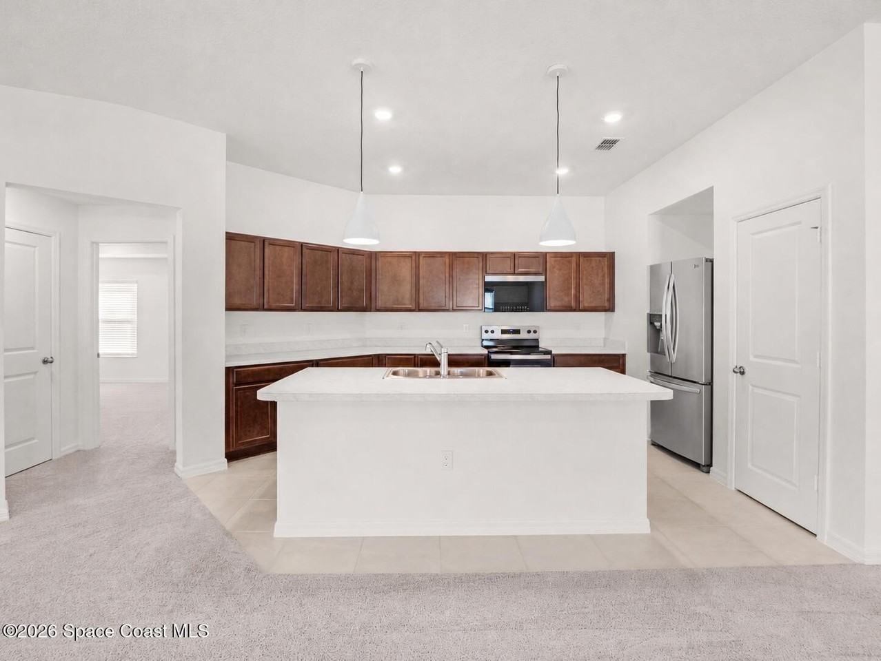 2192 Vinifera Dr - Photo 4 of 28