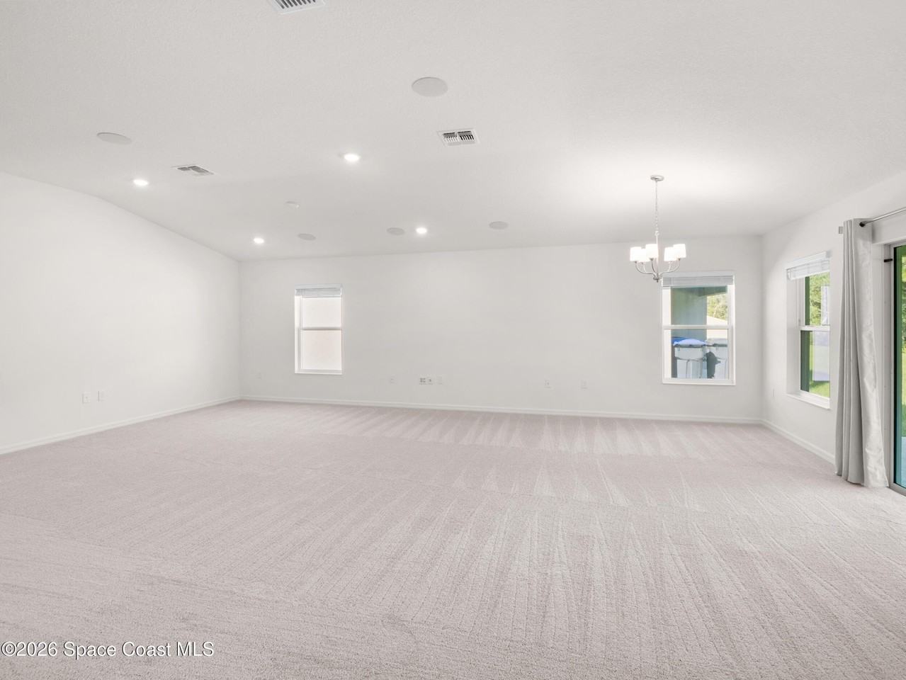 2192 Vinifera Dr - Photo 6 of 28