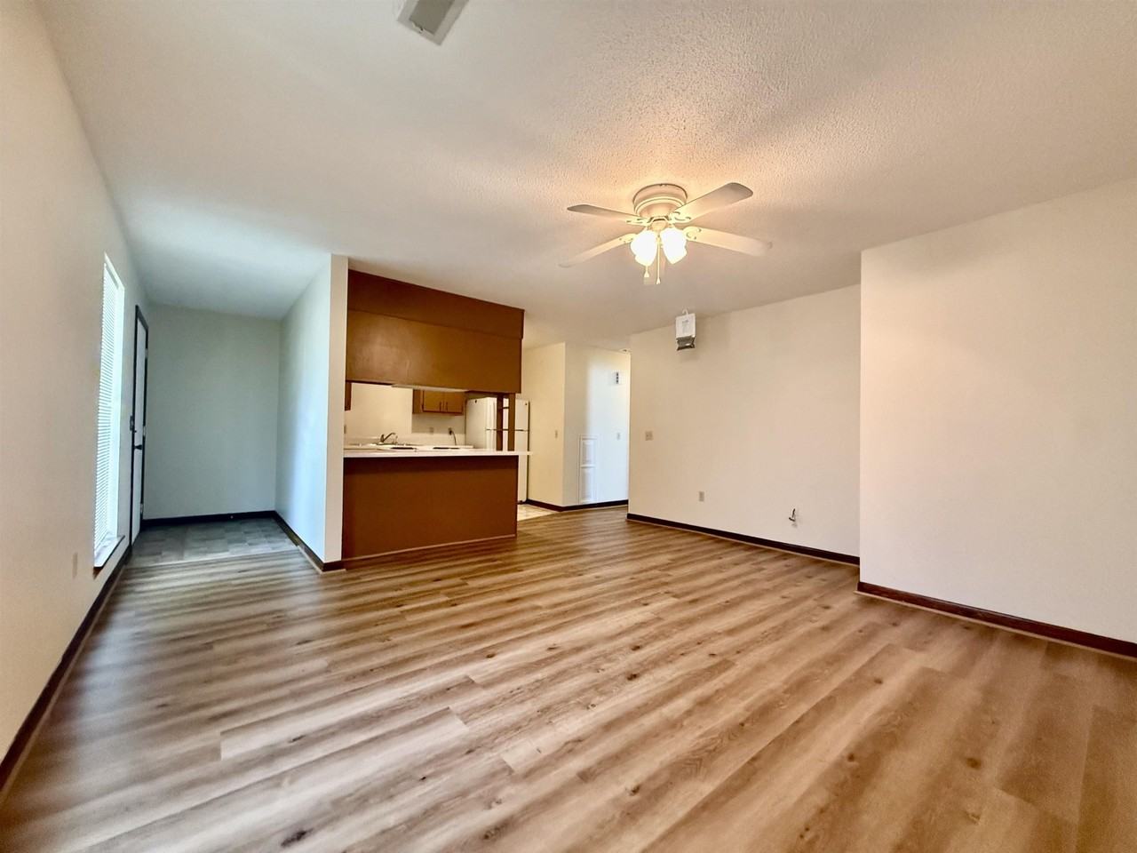 1103 Main Ave Ne - Photo 4 of 19
