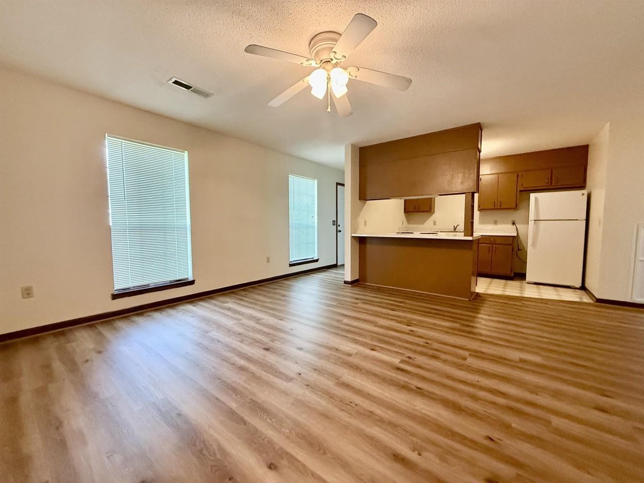 1103 Main Ave Ne - Photo 5 of 19