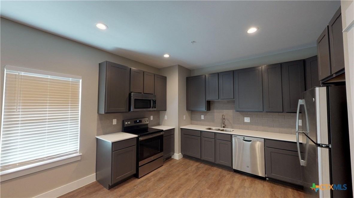 311 Craddock Ave #102 - Photo 4 of 15
