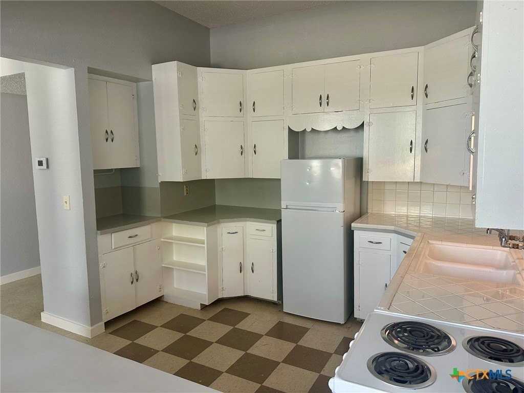 140 1/2 E San Antonio St #5 - Photo 3 of 19