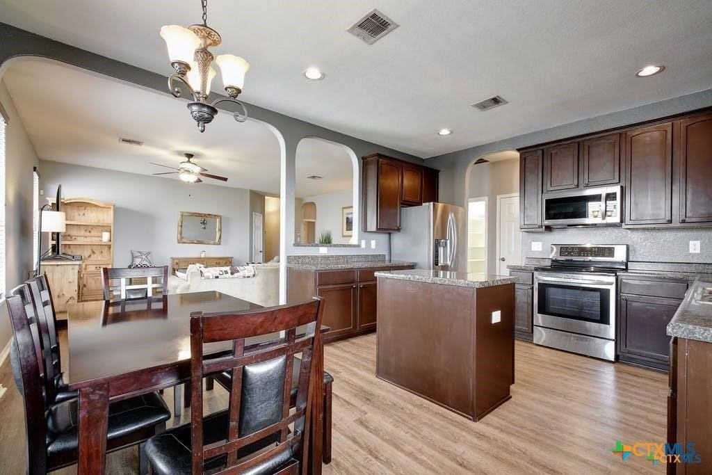 2234 Lakeline Dr - Photo 4 of 22