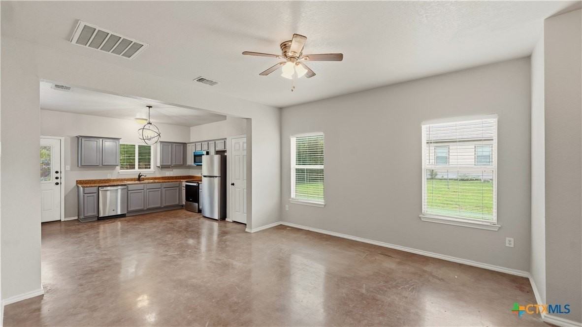147 Rosedale Ave - Photo 4 of 31