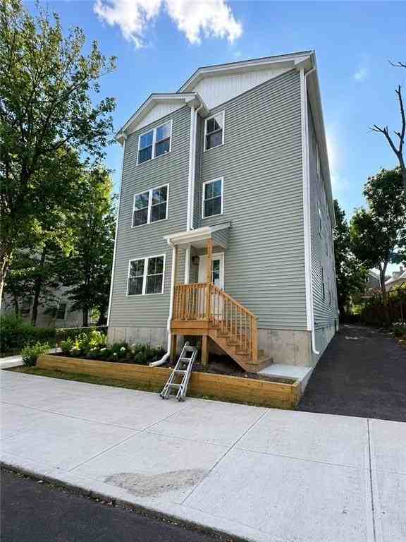 134 Florence St #1
