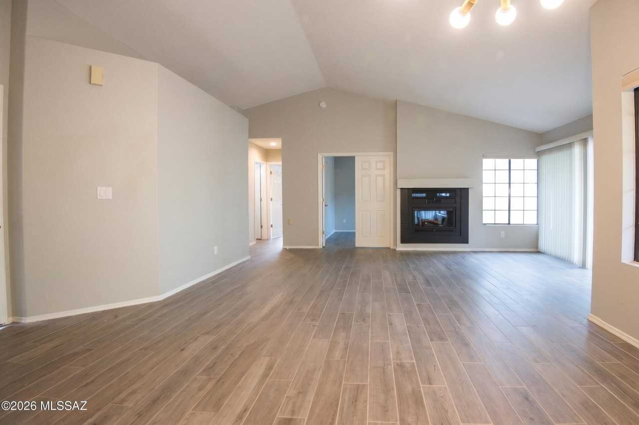 321 E Fieldcrest Ln - Photo 3 of 22