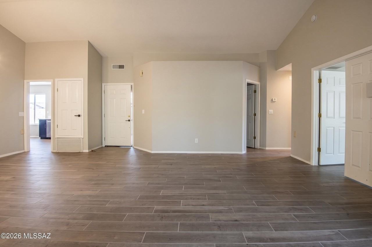 321 E Fieldcrest Ln - Photo 6 of 22