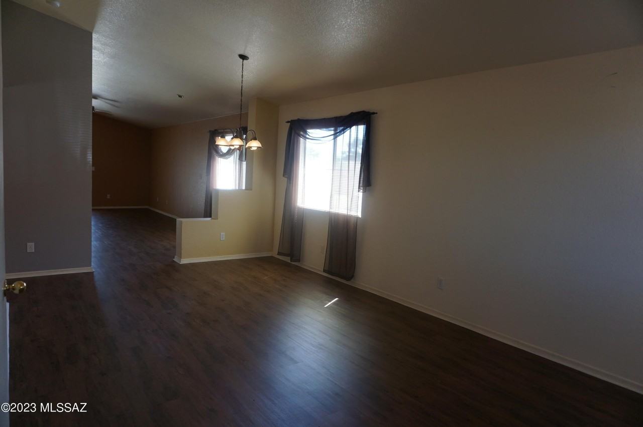 2379 S Saint Pablo Dr - Photo 2 of 16